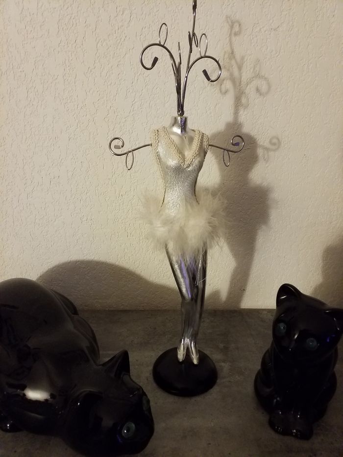 Statuettes argenté pour rangement bijoux très bon état - photo numéro 2