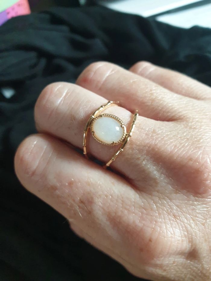 Bague large plaqué or 18k et pierre de lune taille 56 neuve - photo numéro 3