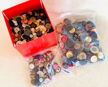 Lot de differents boutons environ 1.4kg vintage