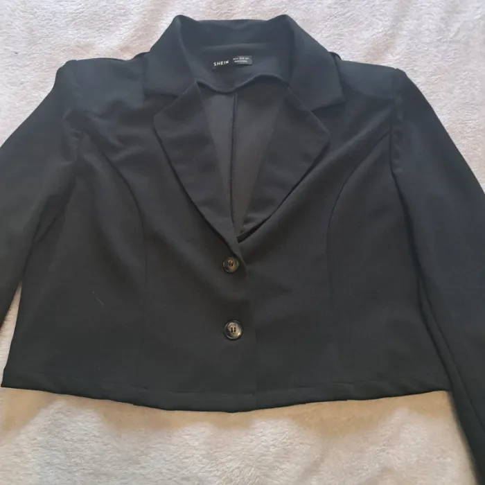 Veste tailleur courte - photo numéro 2