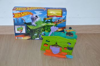 Le garage fantôme *Hot Wheels*