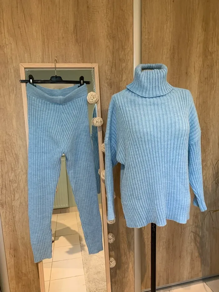 Très bel ensemble en maille pull col roulé et legging
