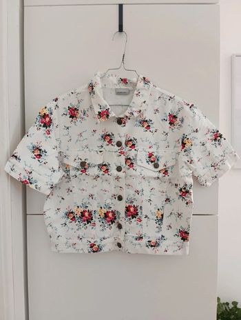 Veste vintage courte blanche à fleurs