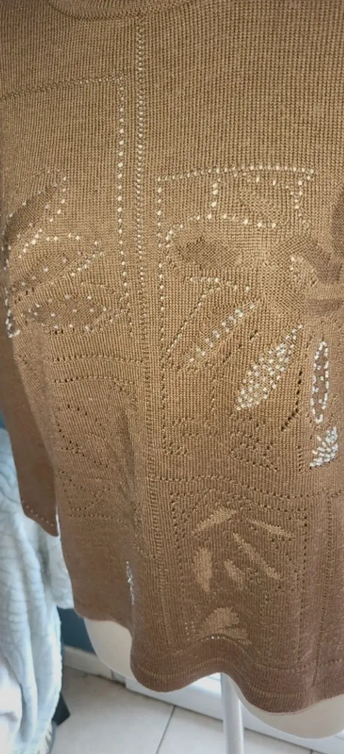 Pull marron à motifs ajourés – Élégance et confort - photo numéro 4