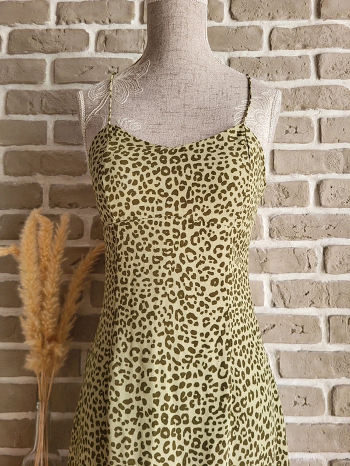 Robe à fines bretelles croisées imprimé léopard vert kaki Zara - Neuve - photo numéro 2