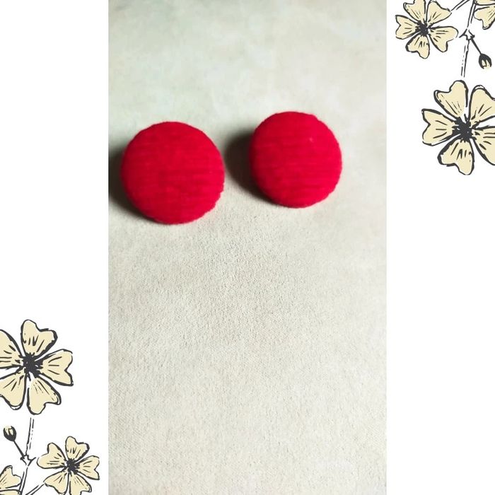 Boucles d’oreilles vintage à clip – Tissu rouge texturé - photo numéro 5