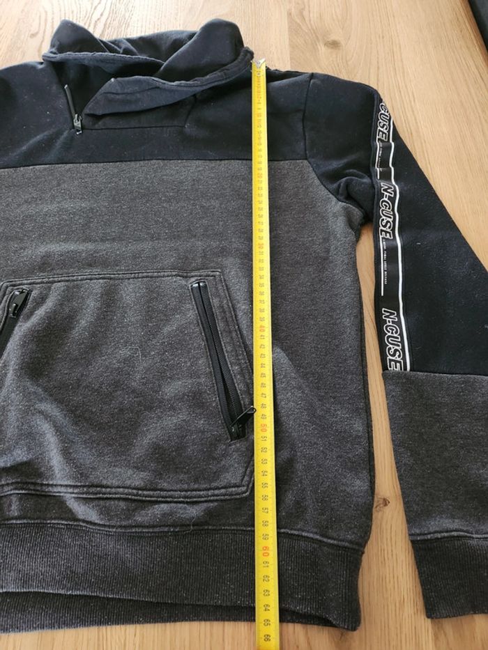 Pull très bon état taille L noir et gris C&A avec col et poche sur le devant - photo numéro 5