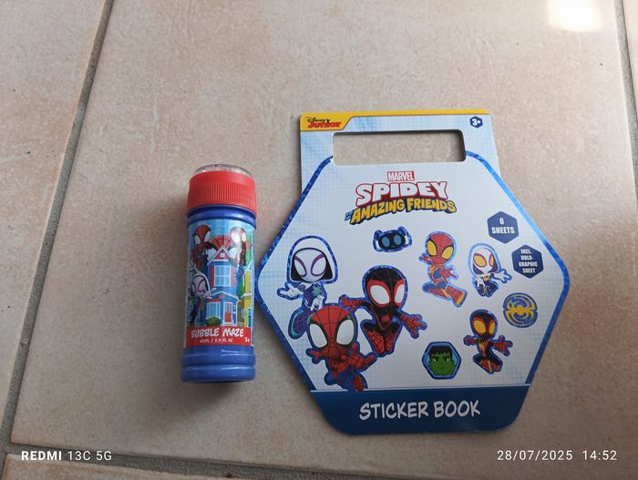 Bulles et stickers Spidey