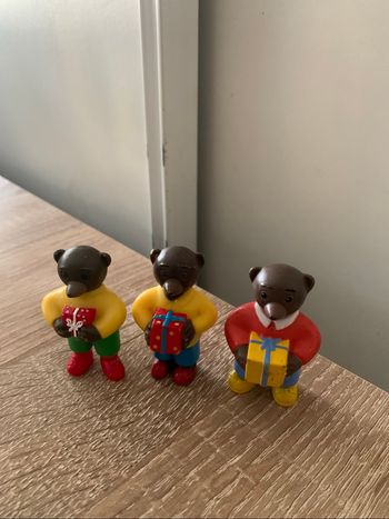 3 figurines petit ours brun le cadeau