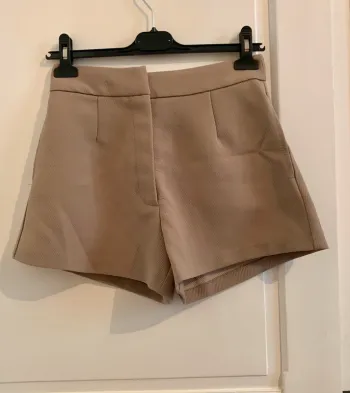 Short beige