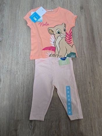 Ensemble t shirt Disney et legging
