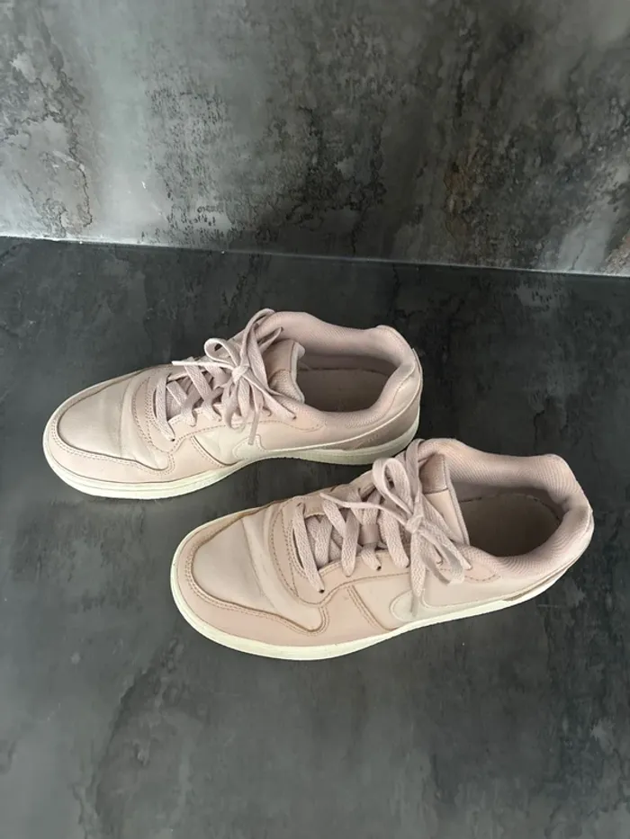 Basket Nike en très bon état taille 38,5 - photo numéro 2