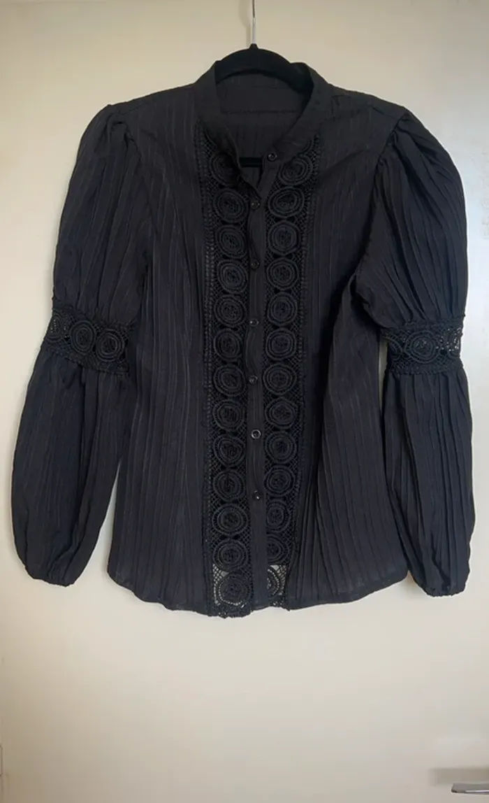 Chemise en dentelle T36 Neuve 🖤 - photo numéro 2