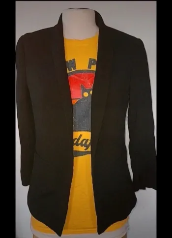 Blazer noir de chez h&m taille 36, manches 3/4