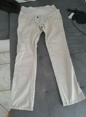 Beau pantalon beige de maternité taille 42 ajustable