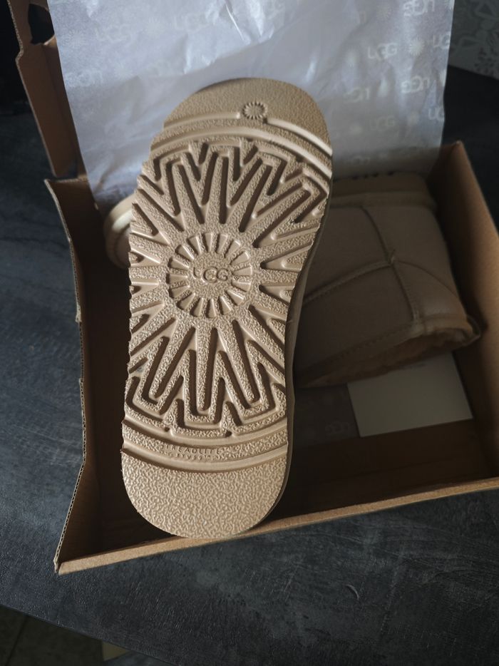 Ugg neuve - photo numéro 2