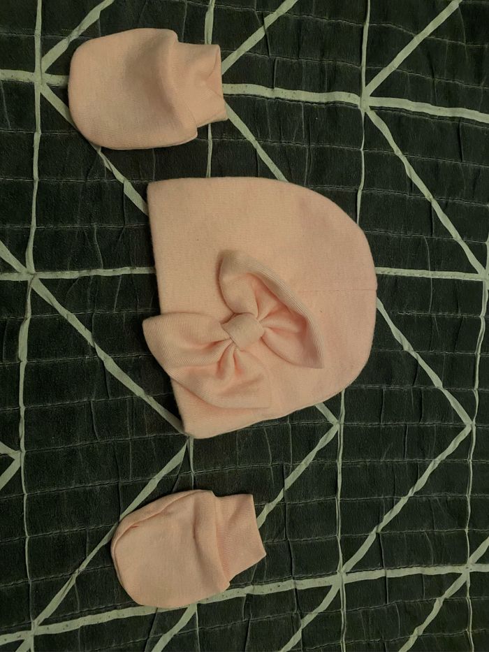 Ensemble de Bonet et gang rose pour bébé