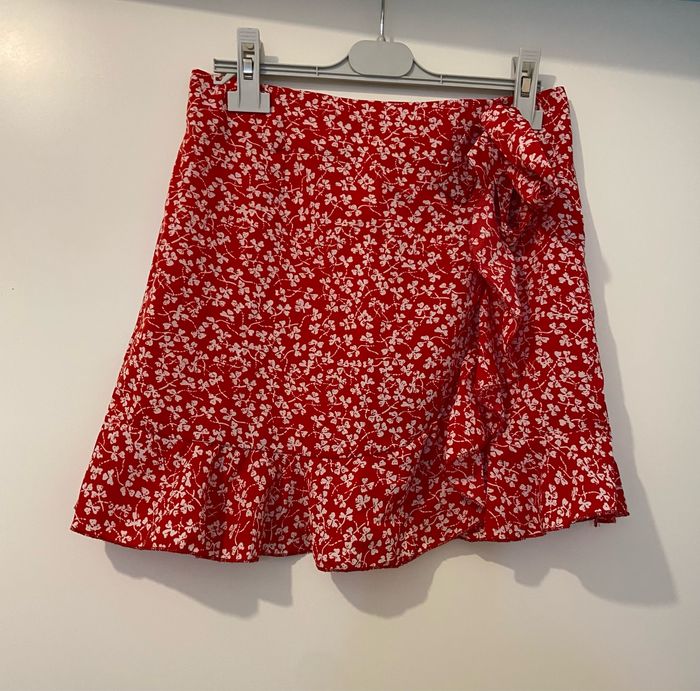 Jupe rouge à fleurs - photo numéro 3