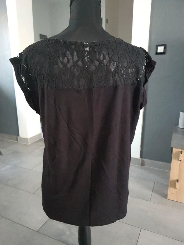 T-shirt noir dentelles - photo numéro 2