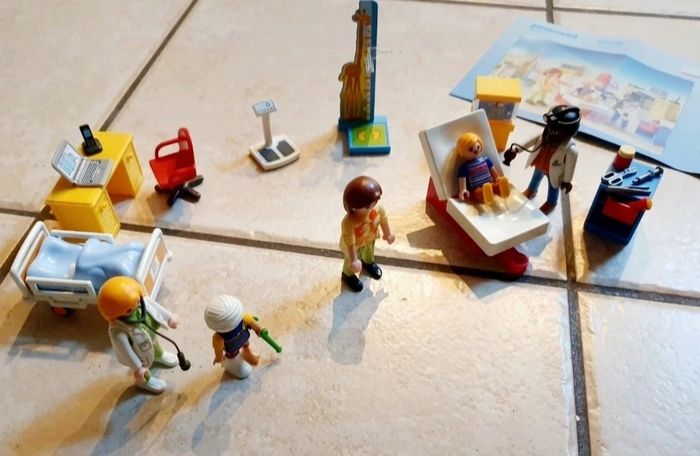 Pédiatre playmobil