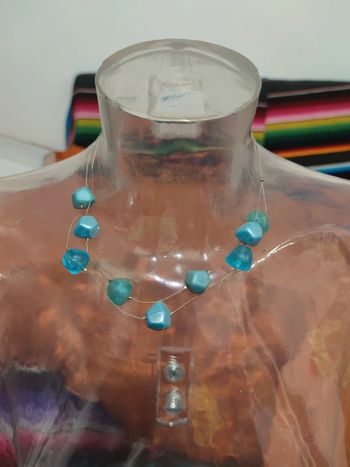 Collier fantaisie perles bleues synthétiques