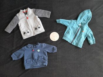 Lot 3 vestes zippées devant. 3 mois
