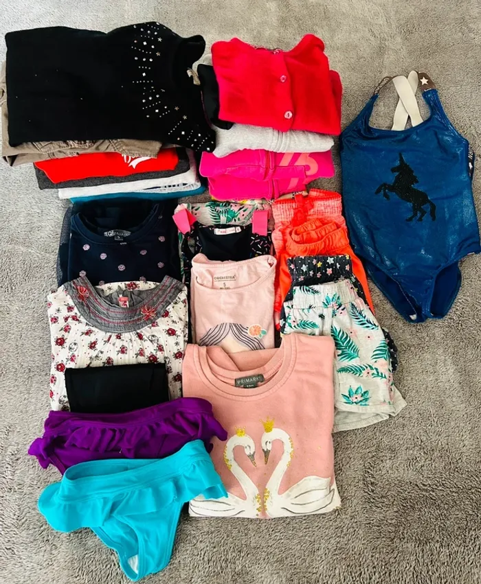 Lot vêtements fille 5/6 ans (29 pièces)