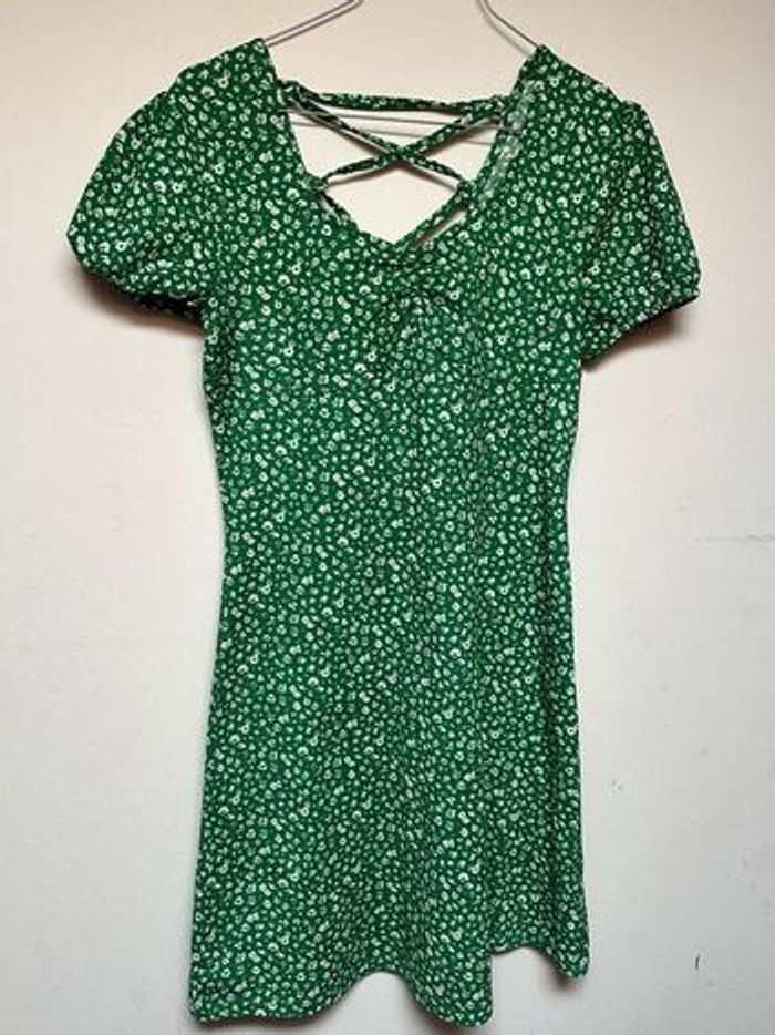 Petite robe verte à lacet
