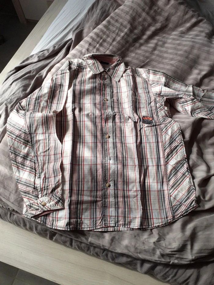 Chemise grise et rouge 14 ans