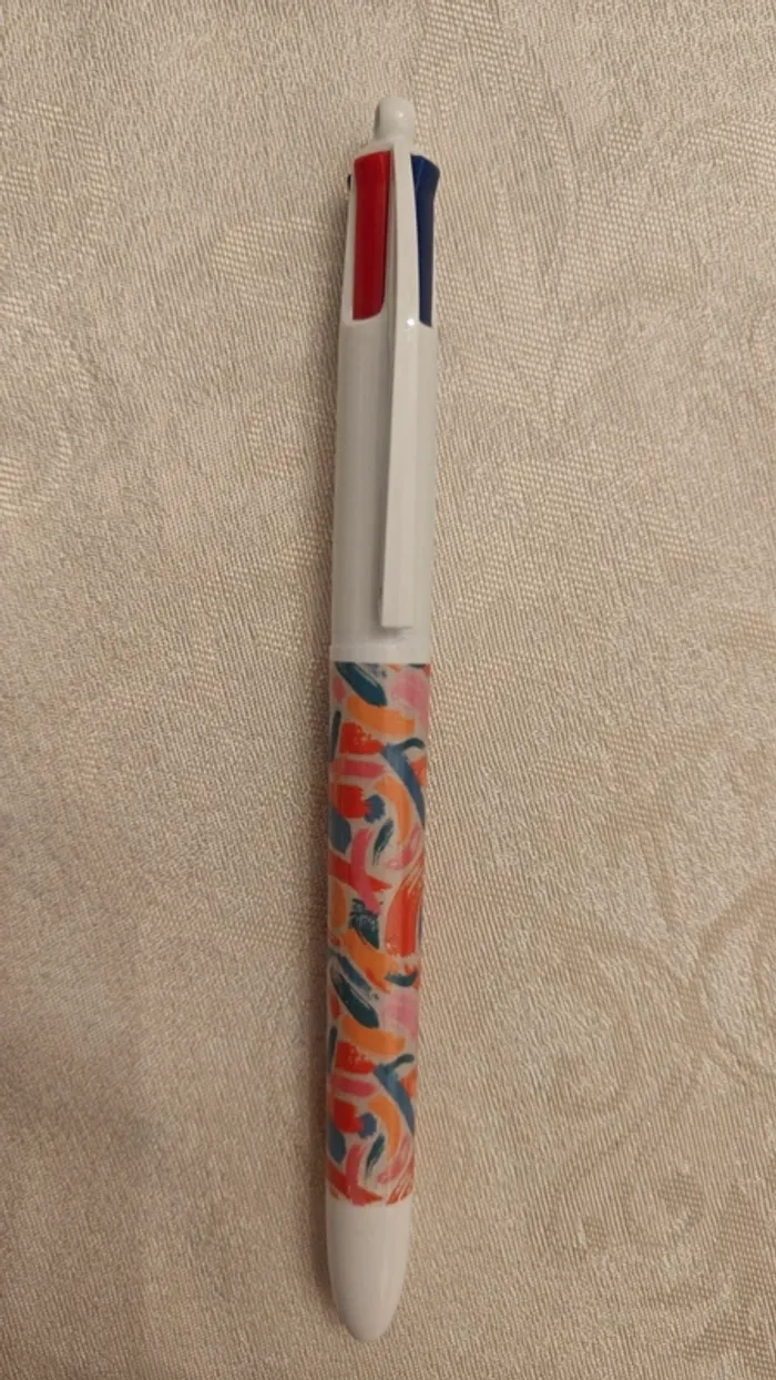Stylo Bic 4 couleurs Édition Limitée Cultura NEUF