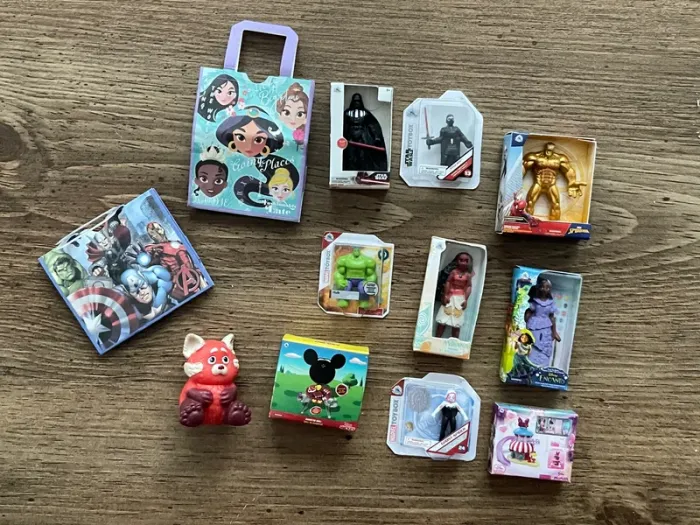Lot 3 - Mini Brands Disney