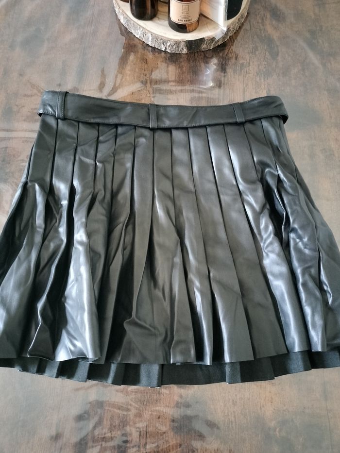 Jupe noire stradivarius - photo numéro 2