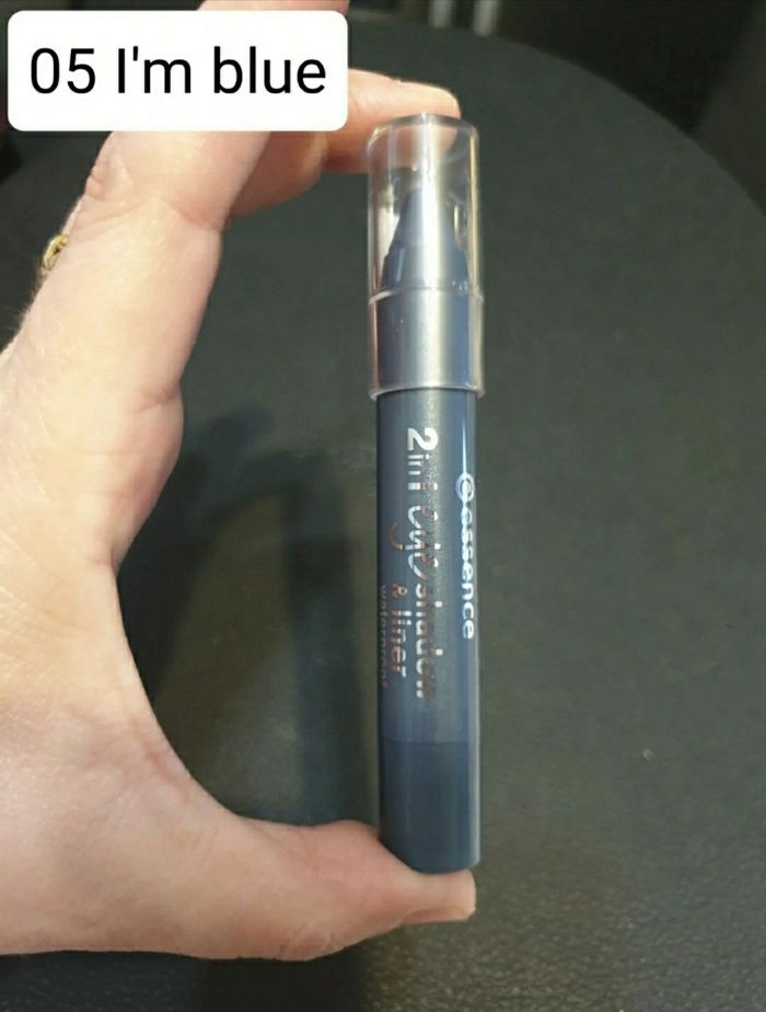 Crayon yeux 2 en 1 Essence 05 bleu - photo numéro 2