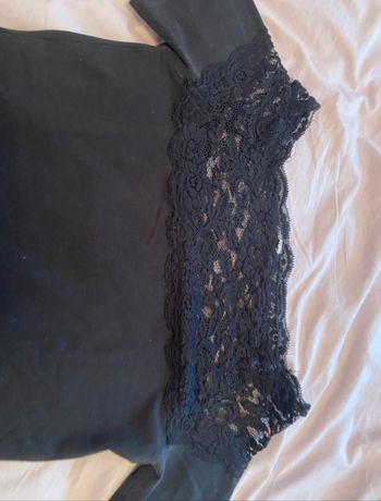 Tee shirt noir à dentelle