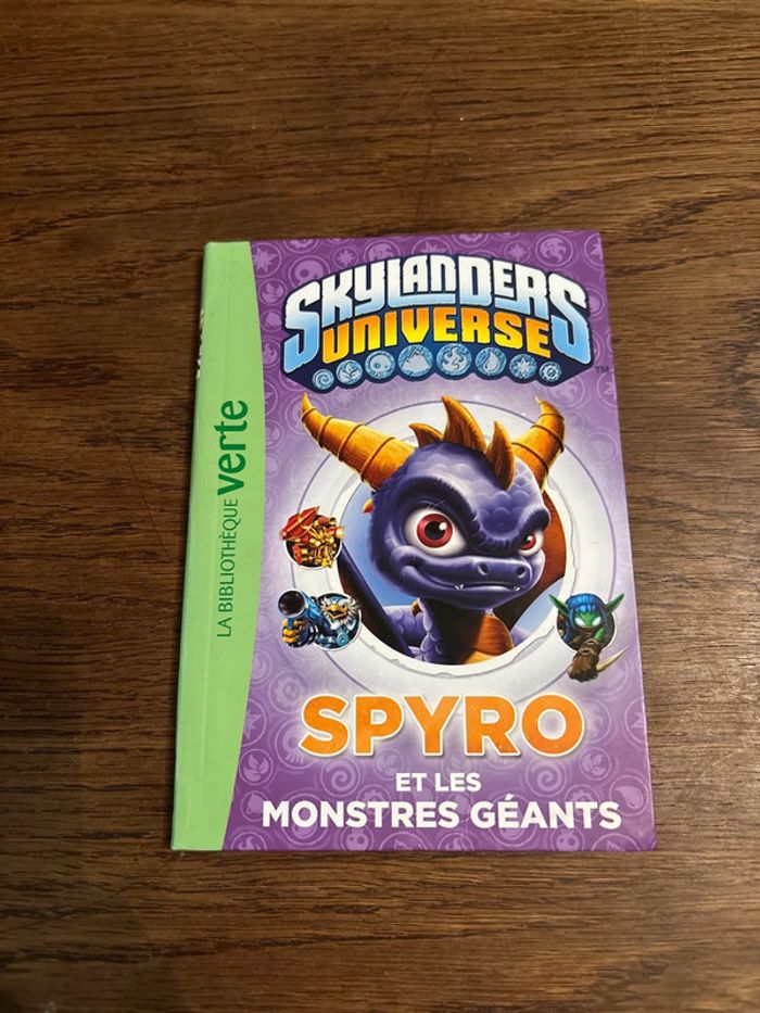 Livre la bibliothèque verte, Skylanders, univers Spiro et les monstres gérants