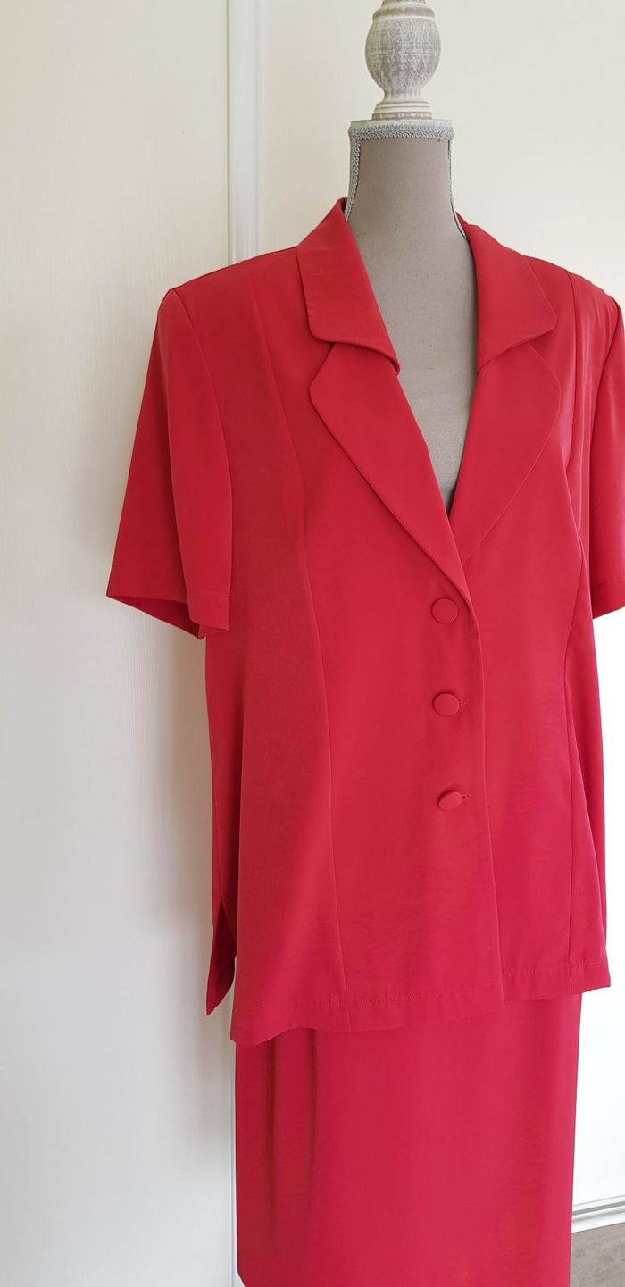 Ensemble tailleur-jupe - photo numéro 2