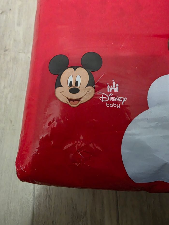 Couches  pants huggies taille 4 - photo numéro 3
