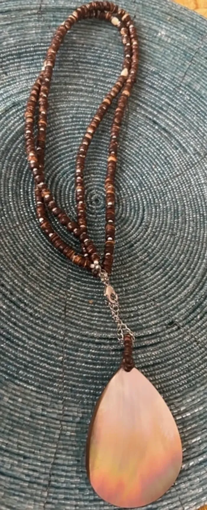 Collier de perle en bois et pendentif nacre Rare vintage - photo numéro 5