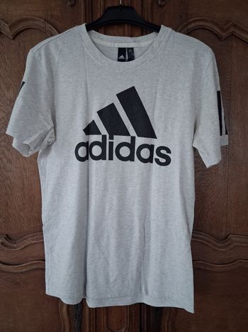 T-shirt Adidas taille M 