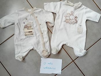 Lot de 2 pyjamas taille 0 mois