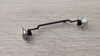 Axe de roue avant pièce détachée miniature Bburago Burago Chevrolet Corvette C5 1997 coupé 1/18 1/18