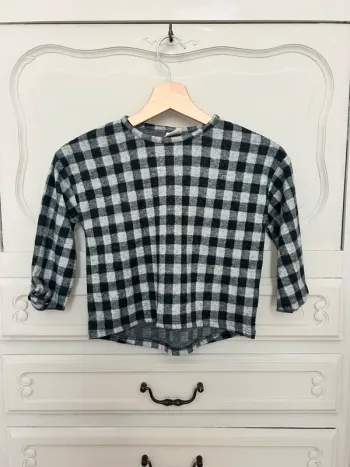 Superbe petit pull gris et noir à carreaux Zara taille 6 ans