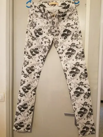 Jean à fleurs