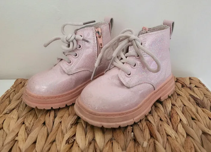 Bottine brillante rose