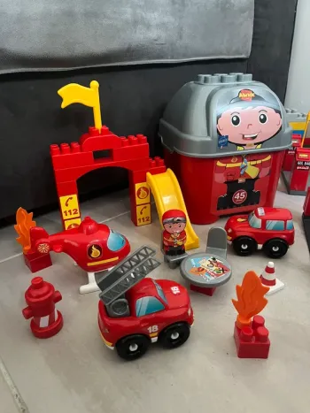 Baril lot Abrick escoffier caserne de pompier + véhicules