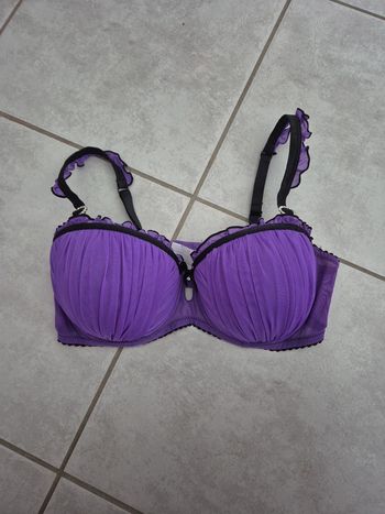 Soutien gorge violet coque ampliforme bretelles amovibles