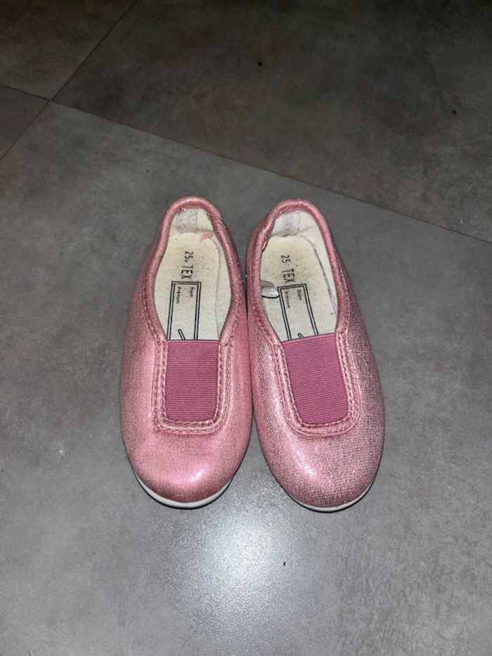 Chaussons roses brillants