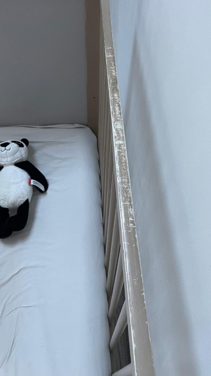 Lit à barreaux en bois + matelas - photo numéro 2