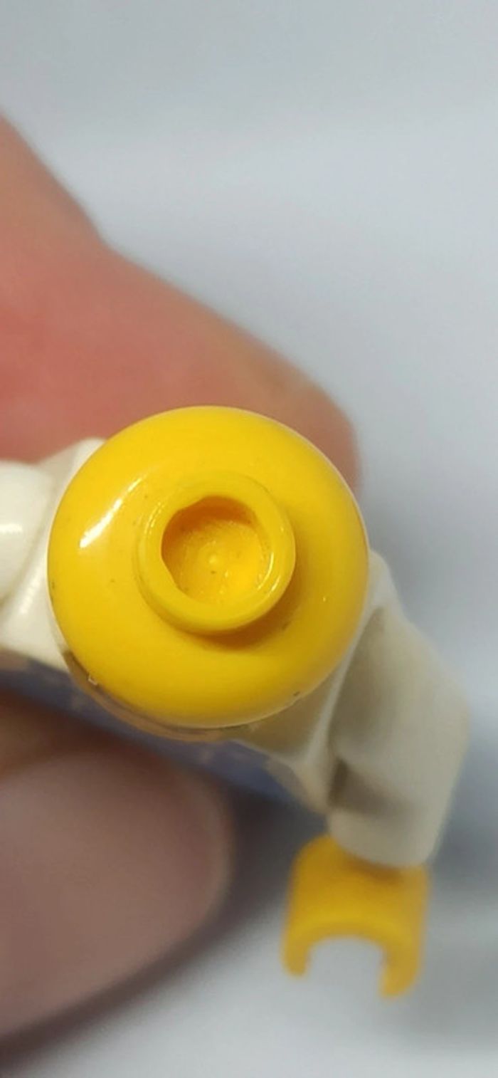 Homme cotte bleue avec marteau lego - photo numéro 7