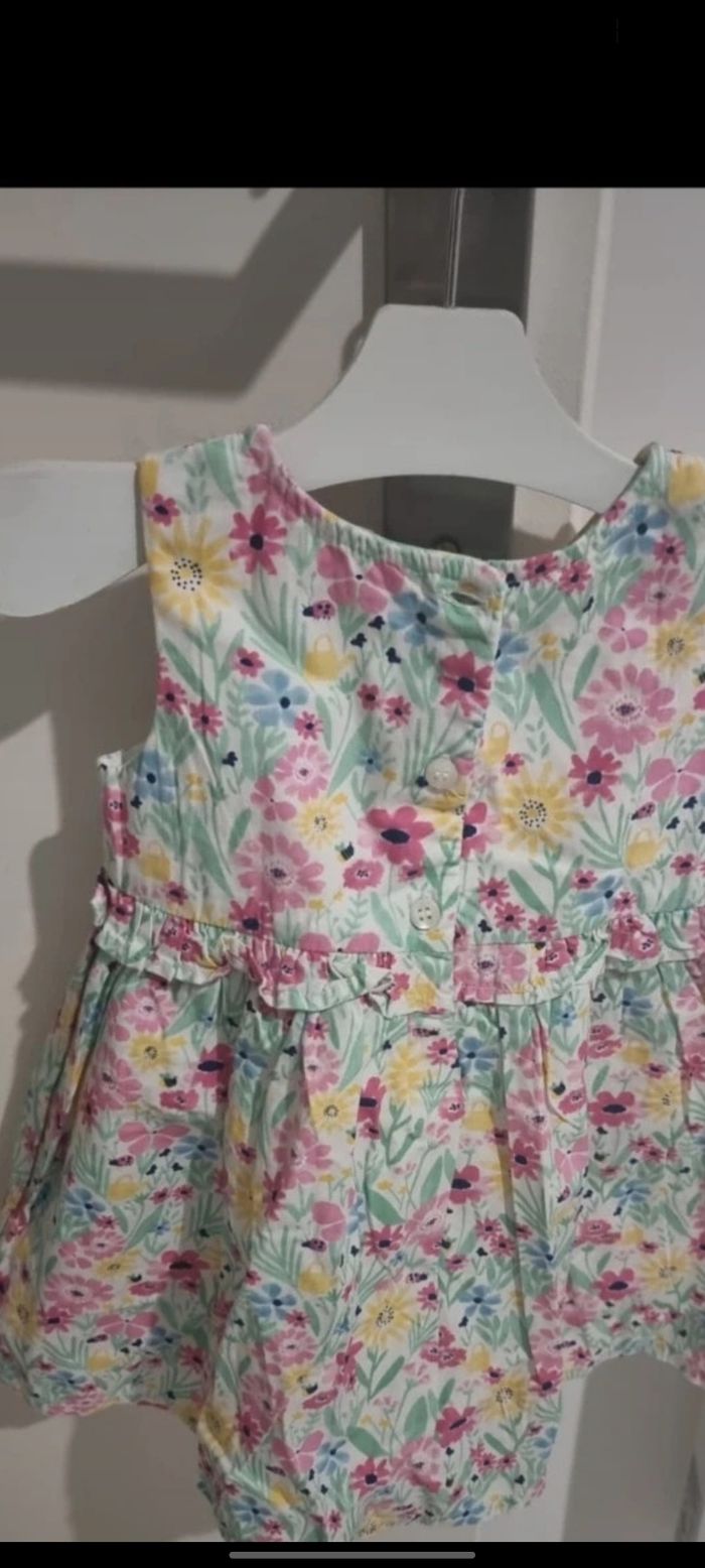 Robe bébé primark taille 3 -6 mois - photo numéro 2
